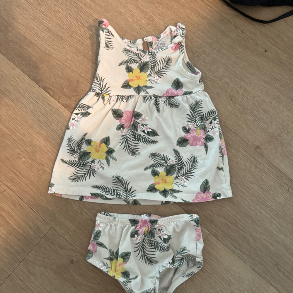 Two piece matching floral set 3-6 mos